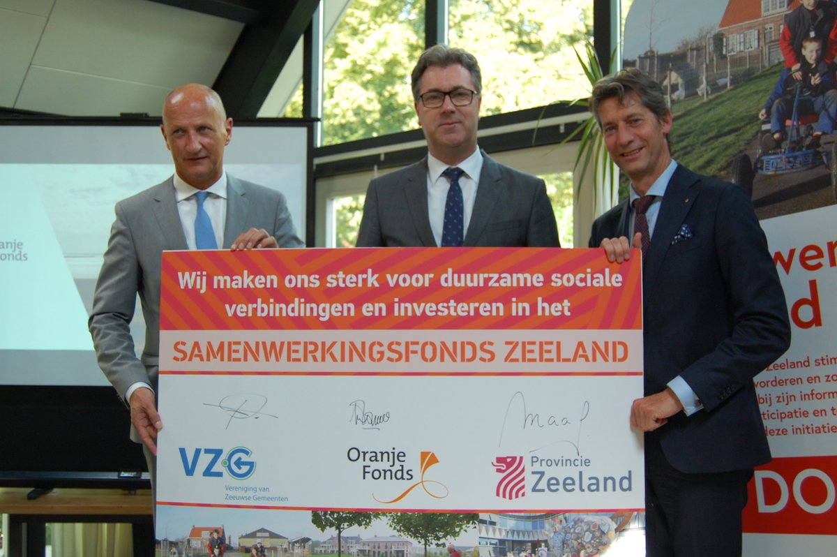 Het Samenwerkingsfonds Zeeland is officieel van start gegaan! @OranjeFonds, Rob van der Zwaag en <a href="/HarryvdMaas/">Harry van der Maas</a> hebben de overeenkomst ondertekend. Het fonds biedt volop kansen voor Zeeland: zeeland.nl/actueel/samenw…