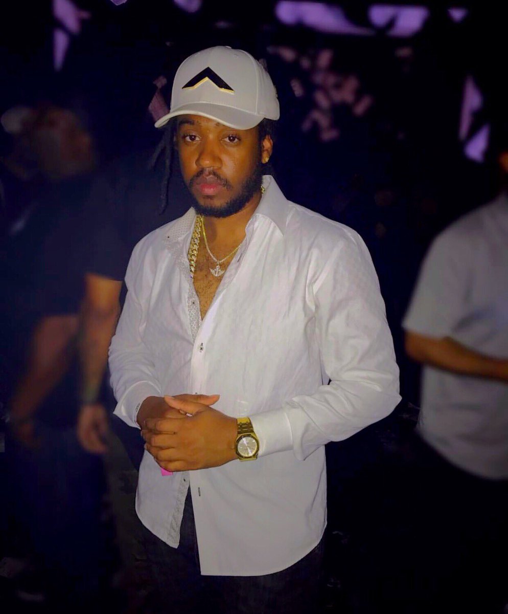 Yovng_0G's tweet photo. #tbt #revoltMusicConference #RMC17 #miami #Southbeach #LIV #VIP #CÎROCBOYZ https://t.co/VEwi3RhUI3