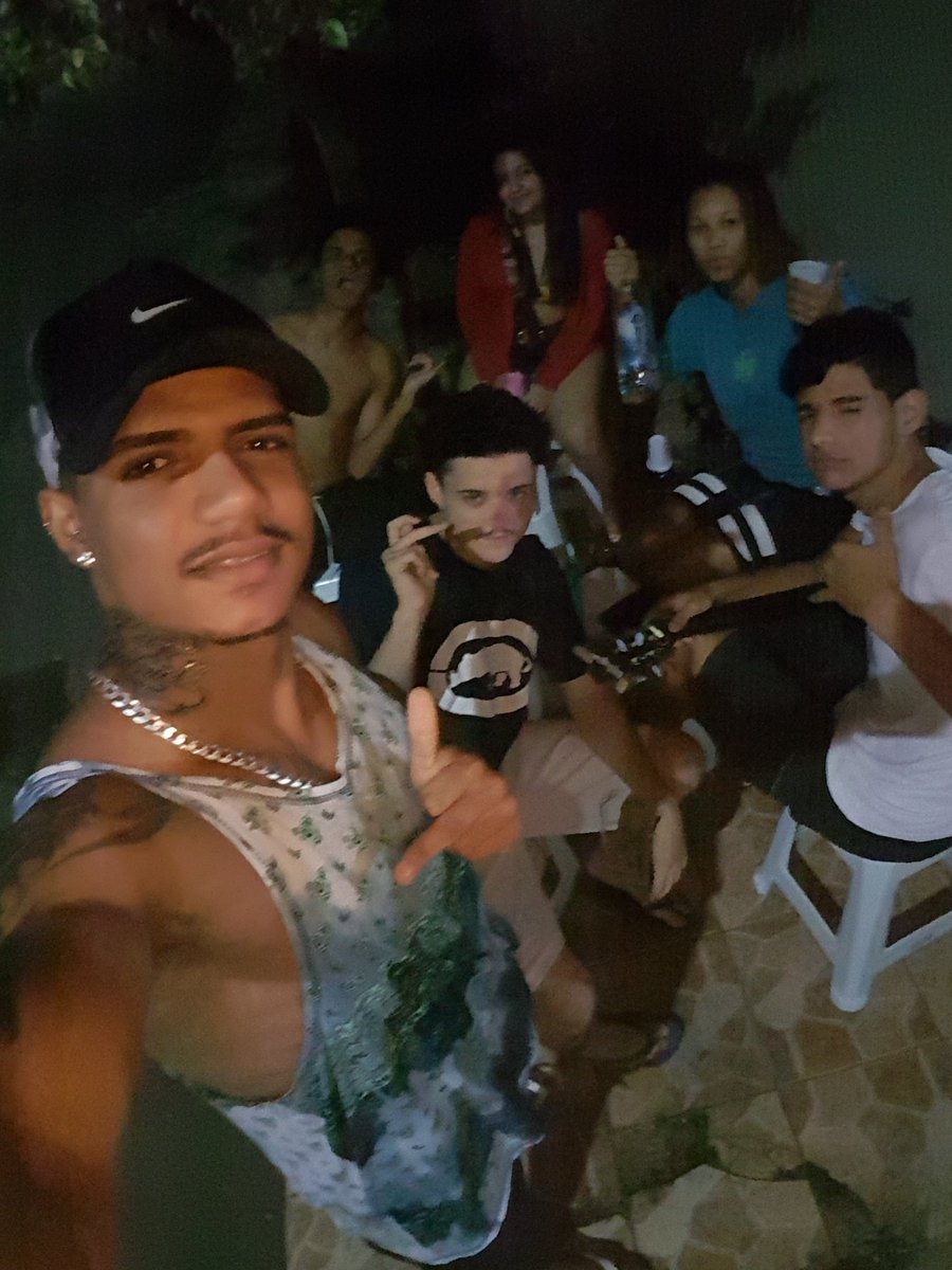 NunesSAlves1's tweet photo. Familia Reunida 💕🥃🍾🥂🍺🍹🍸❤😍
#BondePesadão #TropaDoBairro https://t.co/Kqqr3ybflH