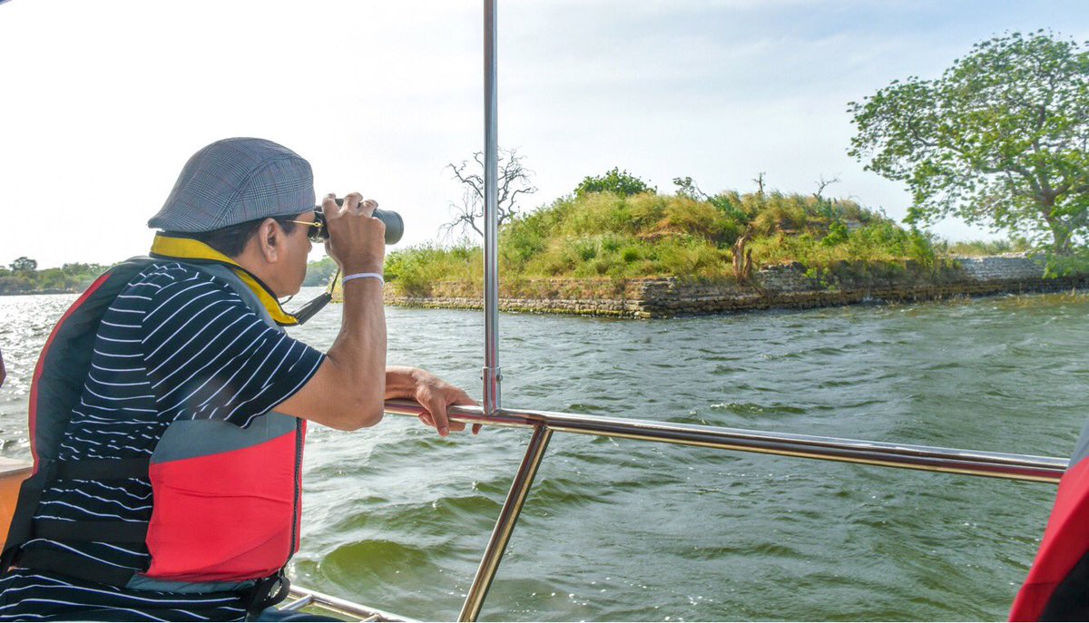 Shared a relaxing moment with fellow visitors to feel the morning breeze at  the Parakrama Samudraya this morning., image size:1200x687
