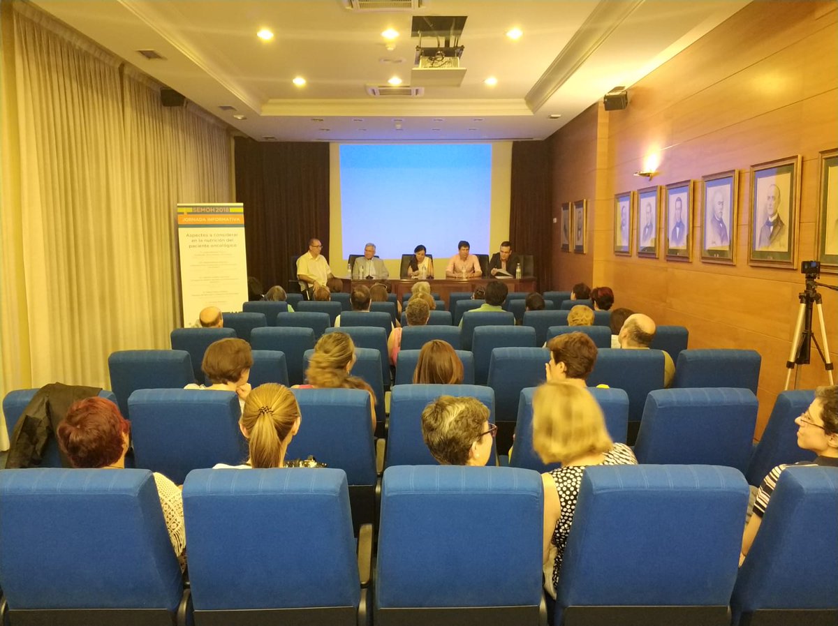 AEAL_'s tweet photo. La jornada sobre los aspectos a considerar en la #nutrición del paciente oncológico ya ha comenzado.
Agradecer a los ponentes, pacientes y familiares su asistencia
#SEMOH2018 https://t.co/1YwnaLsmXI