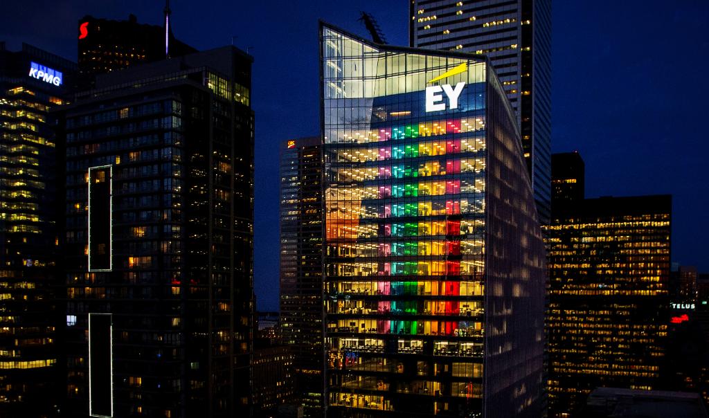 EY_US's tweet photo. We strive to foster a culture where our people can bring their full selves to work, and feel valued for doing so. This #PrideMonth, @EY_Canada took over the Toronto skyline to show unity and empowerment for the LGBTQ+ community. https://t.co/E33nU2zZ9k