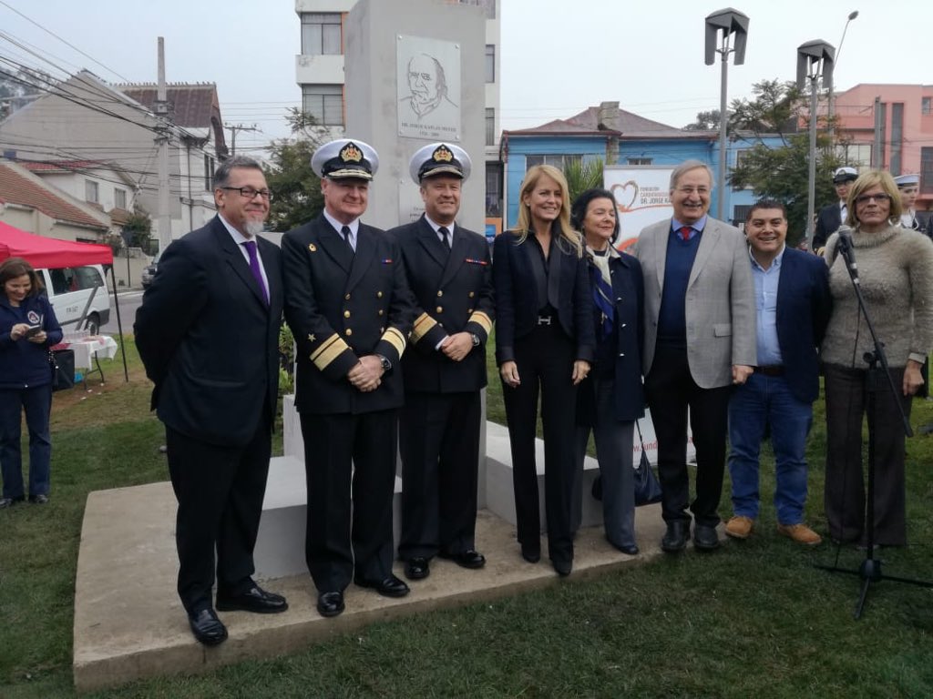 Junto a <a href="/CeciliaBoloccoF/">Cecilia Bolocco</a> y la concejala <a href="/ZulianaAraya/">Zuliana Araya</a> conmemorando emotiva ceremonia que recuerda los 50 años del primer transplante de corazón en Chile, a cargo del equipo médico comandado por el doctor Jorge Kaplán. Hoy, su fundación es referente en tratamiento cardiovascular.