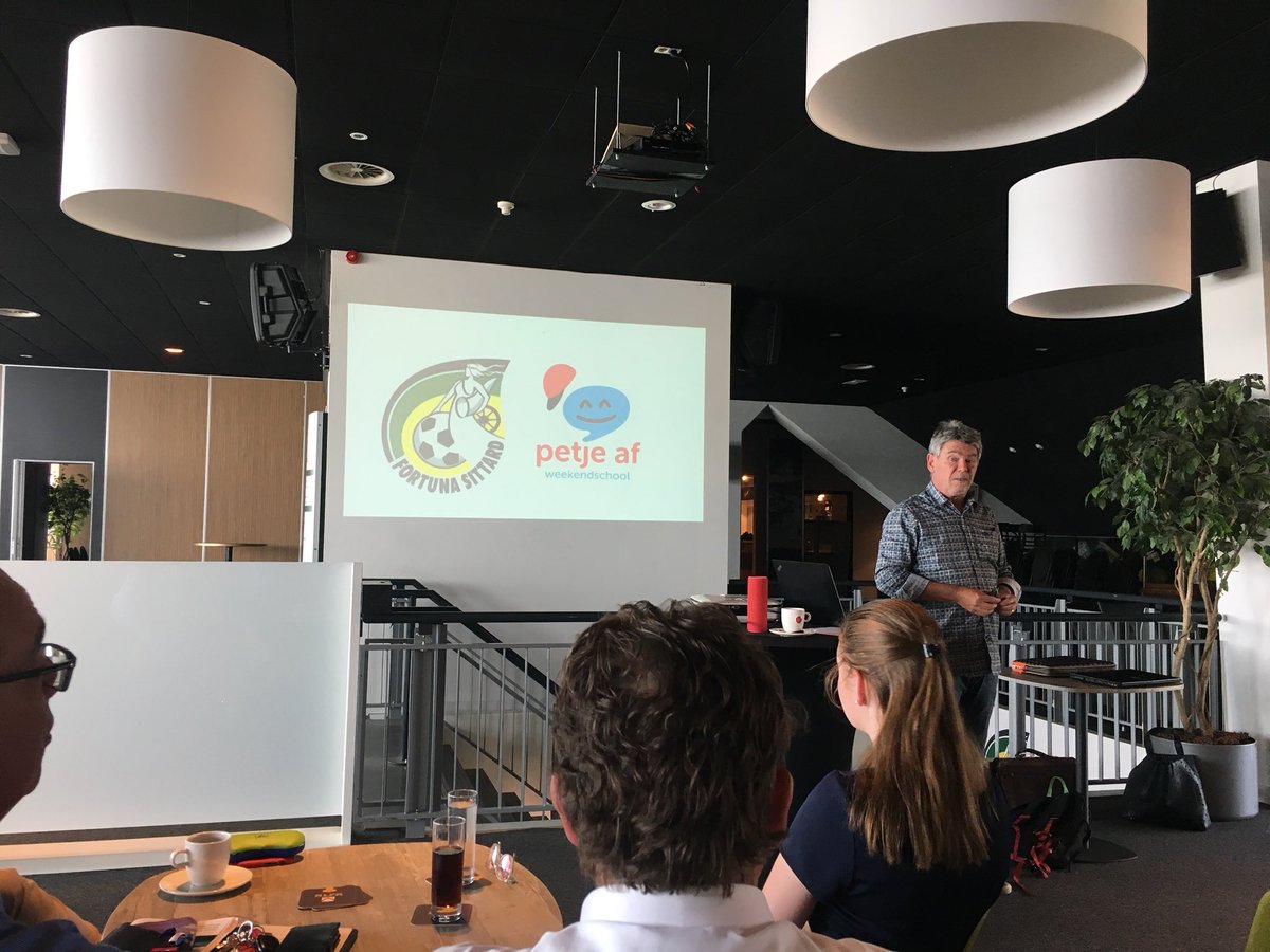 Tijdens de partnerbijeenkomst van @petjeafzuidlimb wordt informatie gedeeld, samenwerking aangegaan, naar de toekomst gekeken en geïnspireerd door een presentatie door <a href="/coolmindsNL/">Coolminds</a> <a href="/FortunaSittard/">Fortuna Sittard</a>