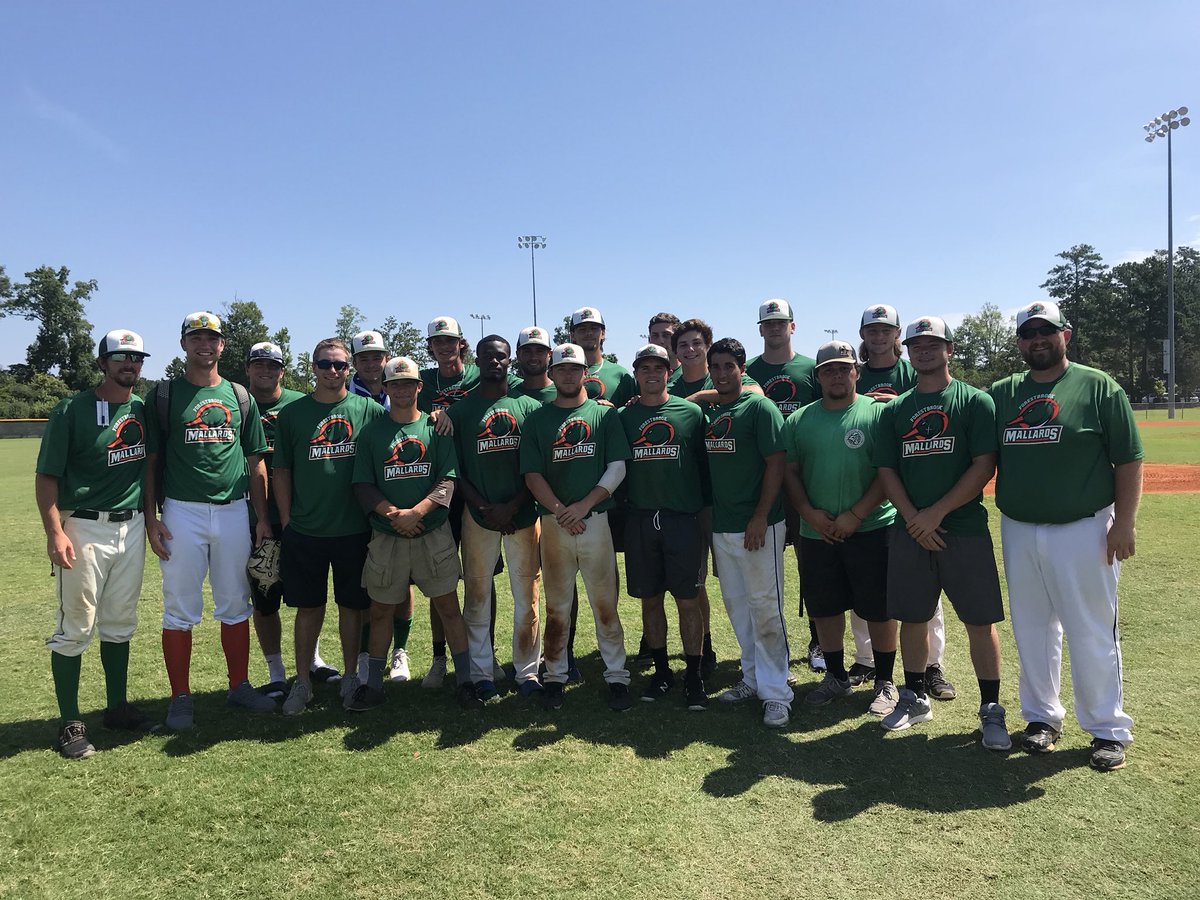 FBMallardsBCBL's tweet photo. It was an awesome run and unbelievable summer with these guys! Special group of young men! Mallards can’t wait to watch them in the future! #QuackAttack 🦆🦆🦆 @BCBL2018 https://t.co/aJ3lxRQZ1g