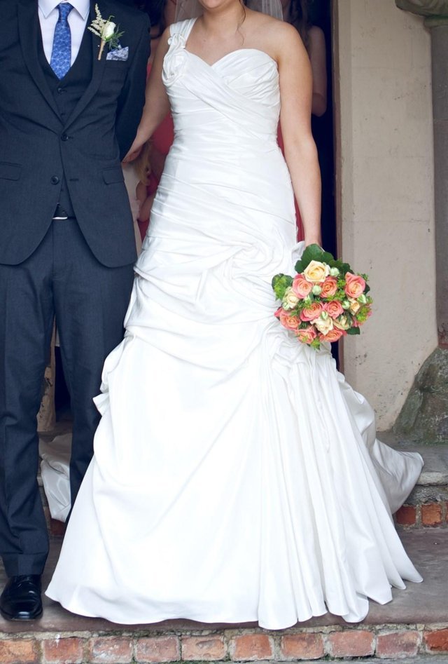 sellweddinggown's tweet photo. Wedding dress for sale on https://t.co/yVdXrTfhAS
DESIGNER: Ellis Bridals
STYLE: 11197
PRICE: £225
SIZE: 12-14
For more info and to buy, use link in bio...
#sellmyweddingdress
#discountedweddingdresses #ellisbridals #cheapwedding #cheapweddingdress https://t.co/MW7BnN3136