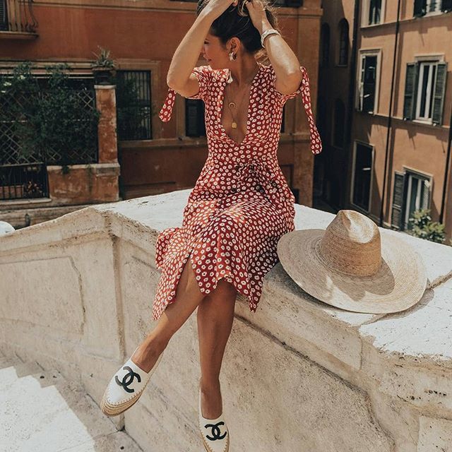 Credit to <a href="/collagevintage/">Collage Vintage</a>.
.
#fashion #stylemepretty #streetstyleblogger #styleguru #styleguide #styleinfluencer #styleblogger  #streetstylefashion #streetstyleinspo #realoutfitgram #aboutalook #summertrends #styledaily #blogging4style #outfitinspiration… ift.tt/2KvgVXa