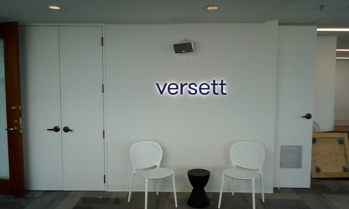UniSignGroup's tweet image. Thank you @versettinc for the opportunity to do a cool interior sign for your office space! The edge glow letters turned out great. 

#yyc #yycsigns #led #ledsignsanddesign #signs #edgeglow #versett