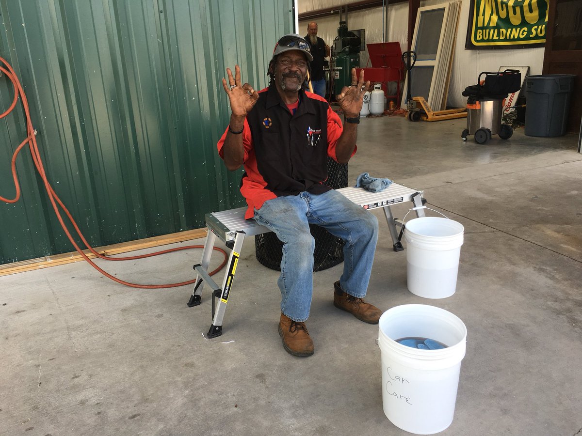 Ed_Travis's tweet image. #CommunityCarCare is now open at #CommunityFirstVillage Tues &amp;amp; Thurs 9am-3pm. I just had my oil changed &amp;amp; car washed (inside &amp;amp; out). Spent under $60 &amp;amp; my car is the best it’s looked since I bought it. Consider @mobileloaves for your next oil change or detailed wash.