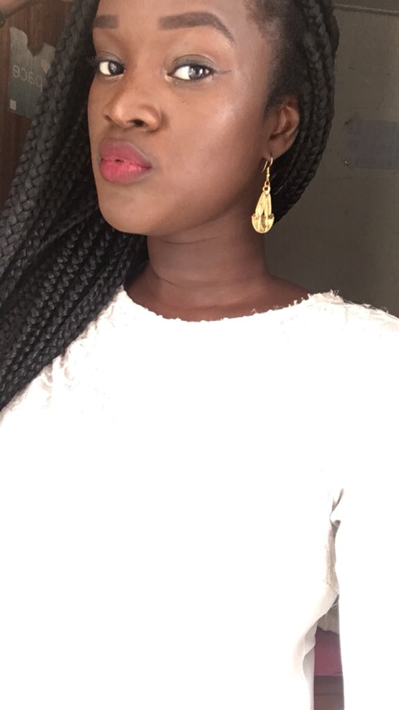 Meenutella's tweet photo. Sinon, les amis d’Abidjan, si vous aimez les jolis petits bijoux fait main et pas chers, j’ai une amie qui tient sa petite entreprise, pour ne pas devenir une go avare demain😅
À partir de 1000f.
Faites un tour sur sa page : https://t.co/vhO3zv3upE
Les RT aussi sont appréciés 😊 https://t.co/YeWPnUlBEU