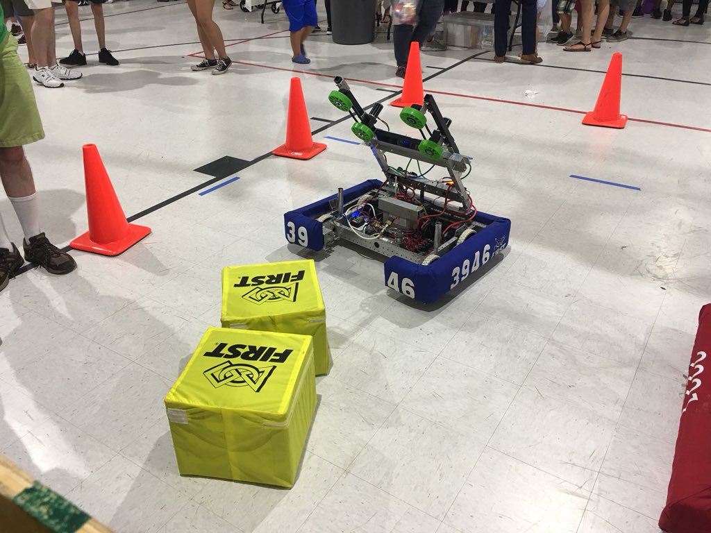 slidellrobotics's tweet image. #team3946 had an amazing time at St. Tammany Junior High for #STEMday 🐅