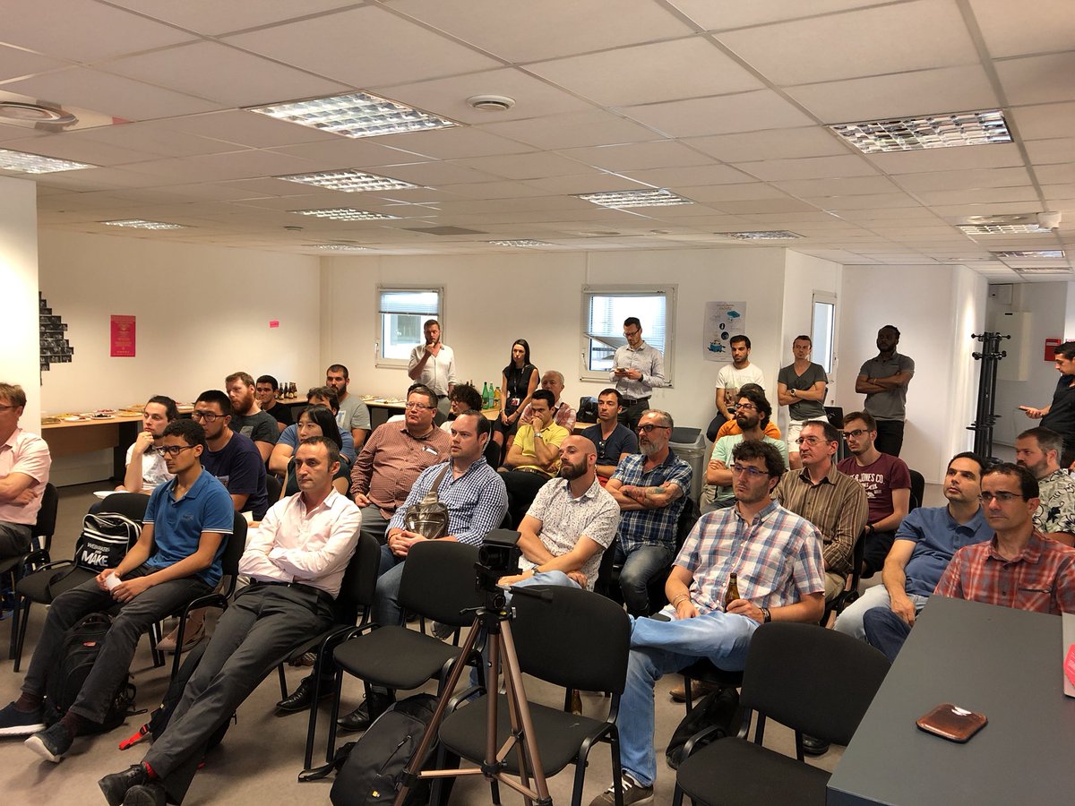 otusweb's tweet image. Beaucoup de monde ce soir pour discuter de #docker et d’app mobile #devmobca merci à notre hôte @AusyFR et notre sponsor @JobOpportunIT_