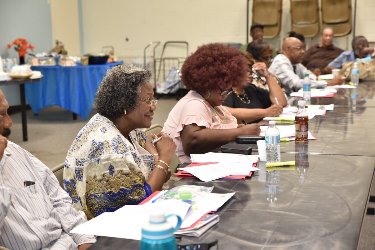 PGCFamilyServe's tweet photo. @SrSvcAmerica Program Officer, Gwen Haney speaking to a room of #SeniorInterns “Extend your job search & understand attitude is extremely important. It’s important that you get along w/ other people & have a positive attitude at work.” https://t.co/Y2M39oXfyp @PGCDSS @PGCHealth https://t.co/j0QMxWdAhO