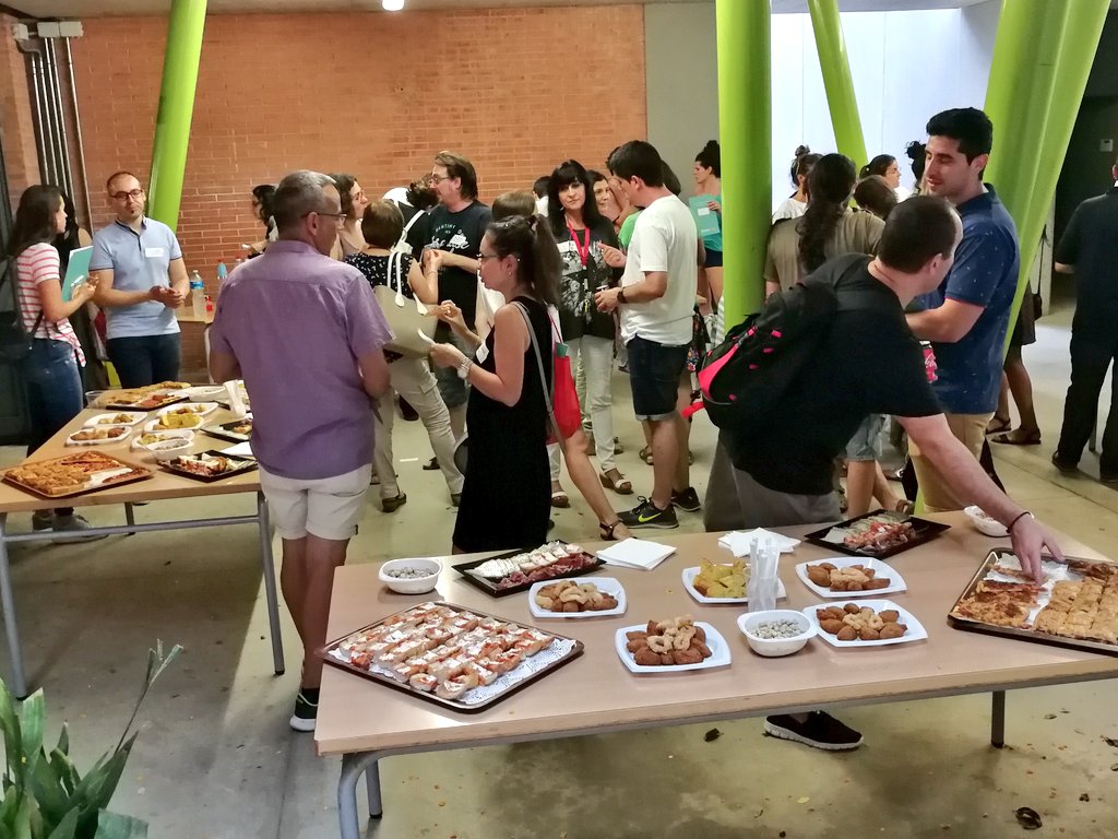Fem una aturada per recuperar forces, hidratar-nos (perquè sí, quina calor!) i xerrar una miqueta #edcampsantmartí