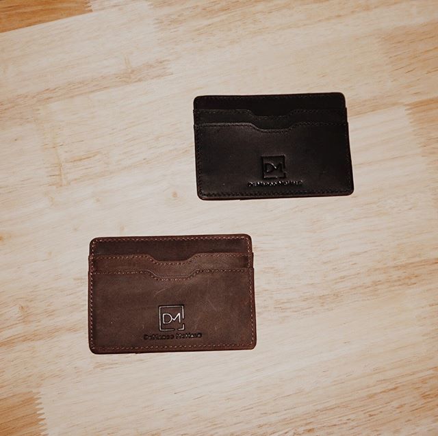 DeMarco_McHale's tweet image. The Minimalist Card Holder comes in two colors. Get yours NOW!
bit.ly/dmwatch
.
.
.
.
.
#Demarcomchale #makeastatement #wallet #cardholder #wallets #leathercraft #leathergoods #leather #leatherwallet #leatherwork #mensfashion  #style #menswear … ift.tt/2tE1F3P