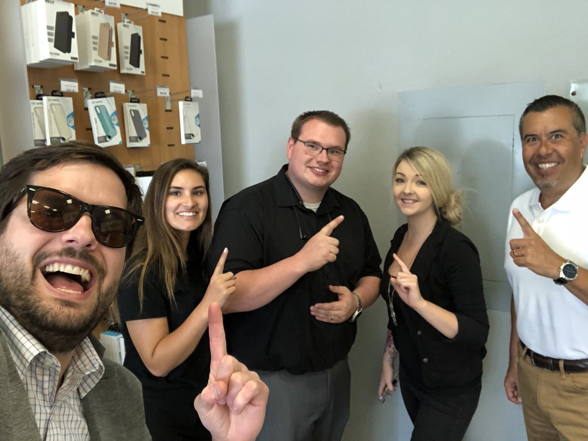 RickyBRealtor's tweet photo. Corey and his team are doing amazing things in Grants Pass! #PartnerUp #PNWTakeover #WeareNW @ccCommSprint @JamesLeeWC @ArthurHThomas @RobertCulp @suehyun_chung @hauckes24 https://t.co/eBgDAyMwFo