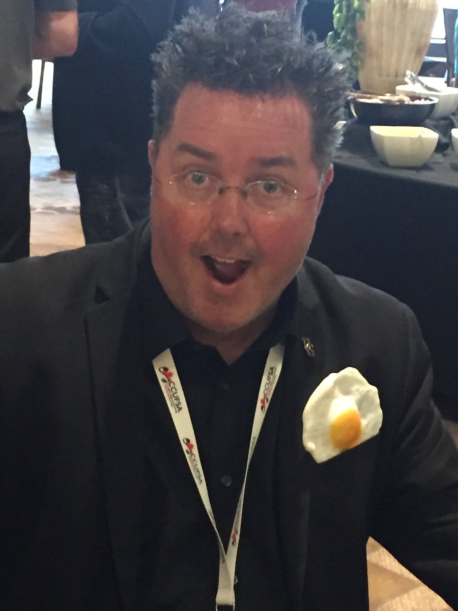 PromotingFresh's tweet photo. Love the new pocket square idea Mark! #ccufsa2018 #getcracking #putaneggonit #ccufsa https://t.co/szfBJSUO2m