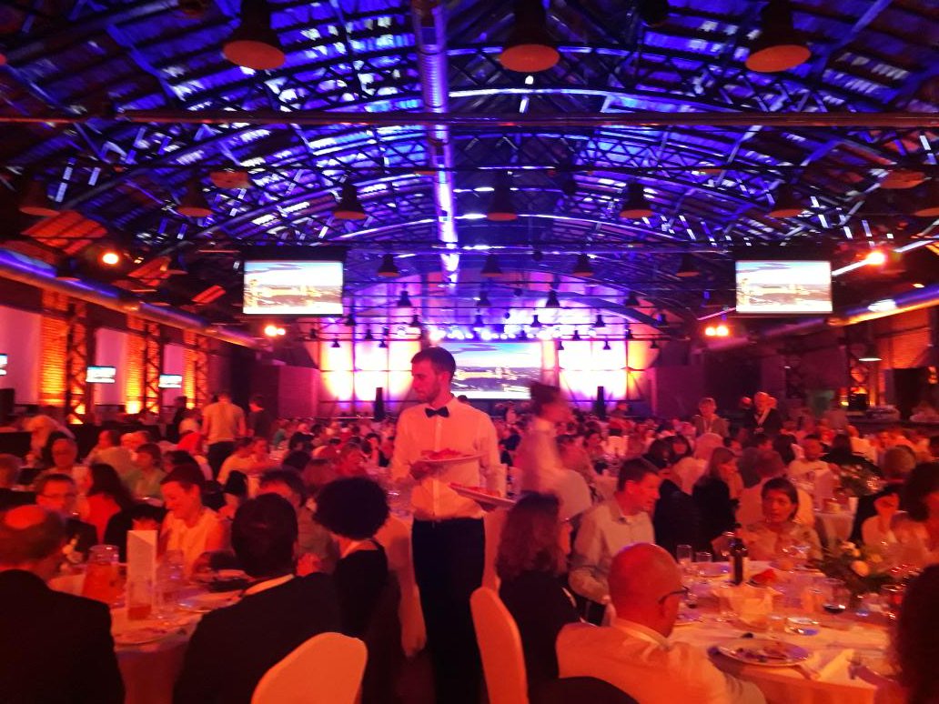 AnnaJaakkonen's tweet photo. #Q2018quality all together in conference dinner. https://t.co/79aMI1YZfj