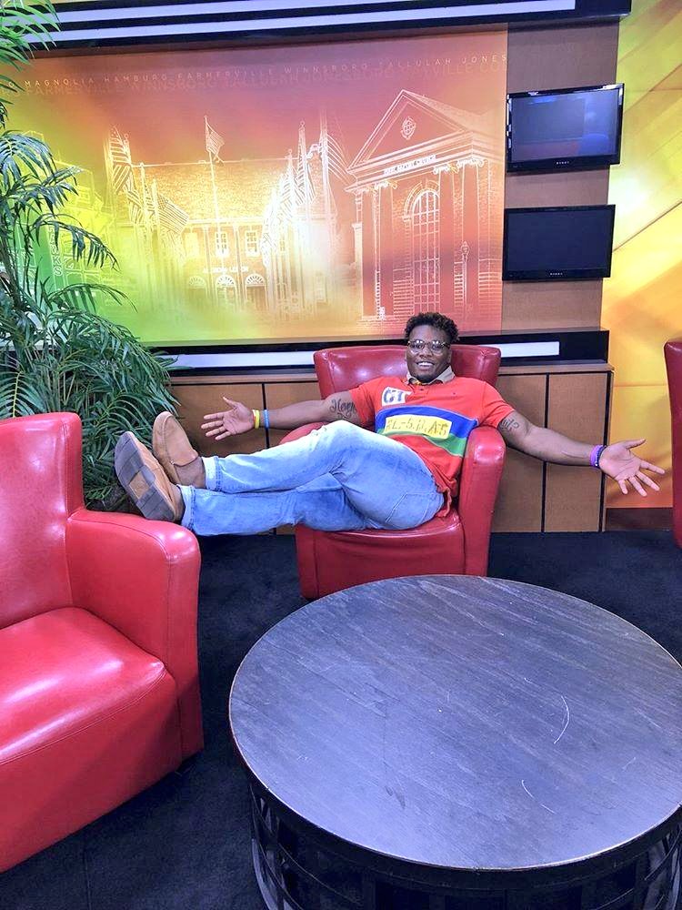 __yrz's tweet photo. Blessed to meet the first set of my first talk show "The General Public".  Thank you to the people who helped make this happen! I knew what I wanted and refused to stop! #CallGod https://t.co/hI8OrqdsnK