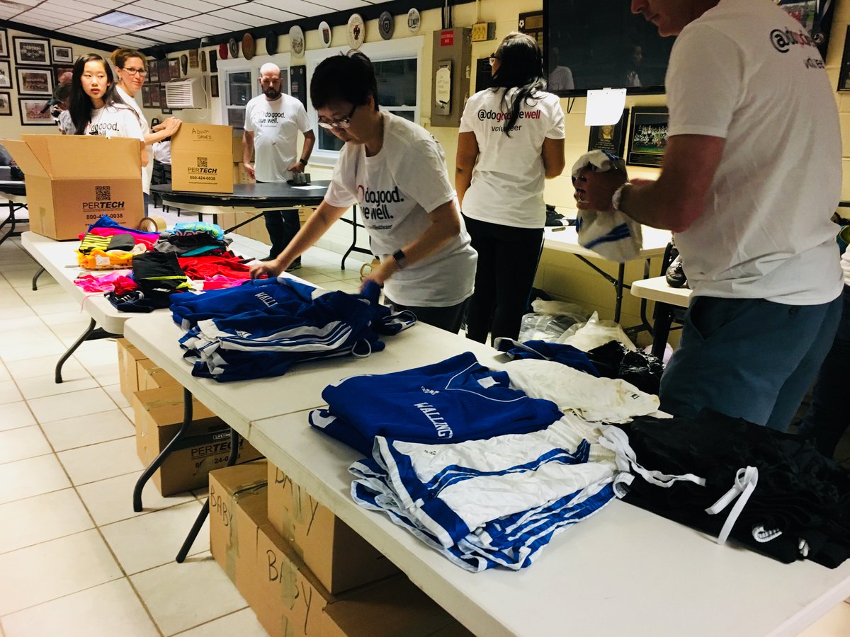 Sound of Gol (@sound_of_gol) on Twitter photo Estamos organizando nuestra clínica de fútbol GRATUITA en NJ con el increíble <a href="/d6merit/">Jay DeMerit</a> y <a href="/dogoodlivewell/">DoGoodLiveWell</a> quien nos ayudo a empacar ropa que fue donada por la increíble comunidad de NJ! ¡Muy feliz de entregar las donaciones a niños en Sudamérica pronto! Gracias a todos! 🙏🏾 Estamos organizando nuestra clínica de fútbol GRATUITA en NJ con el increíble <a href="/d6merit/">Jay DeMerit</a> y <a href="/dogoodlivewell/">DoGoodLiveWell</a> quien nos ayudo a empacar ropa que fue donada por la increíble comunidad de NJ! ¡Muy feliz de entregar las donaciones a niños en Sudamérica pronto! Gracias a todos! 🙏🏾