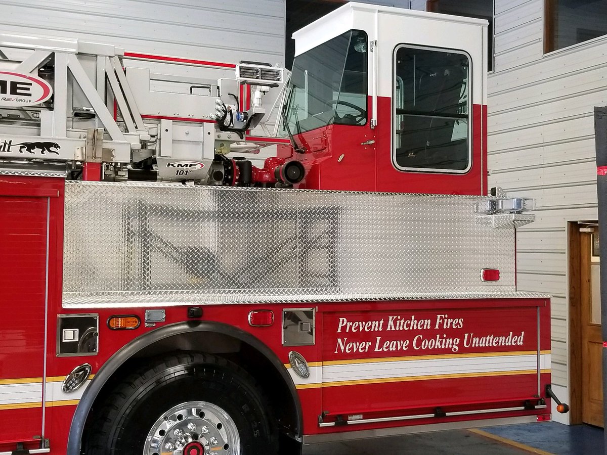 Members of the apparatus specification committee were at <a href="/KMEFire/">KME</a> today conducting the final inspection on the new Ladder 1. #wsfire .11
