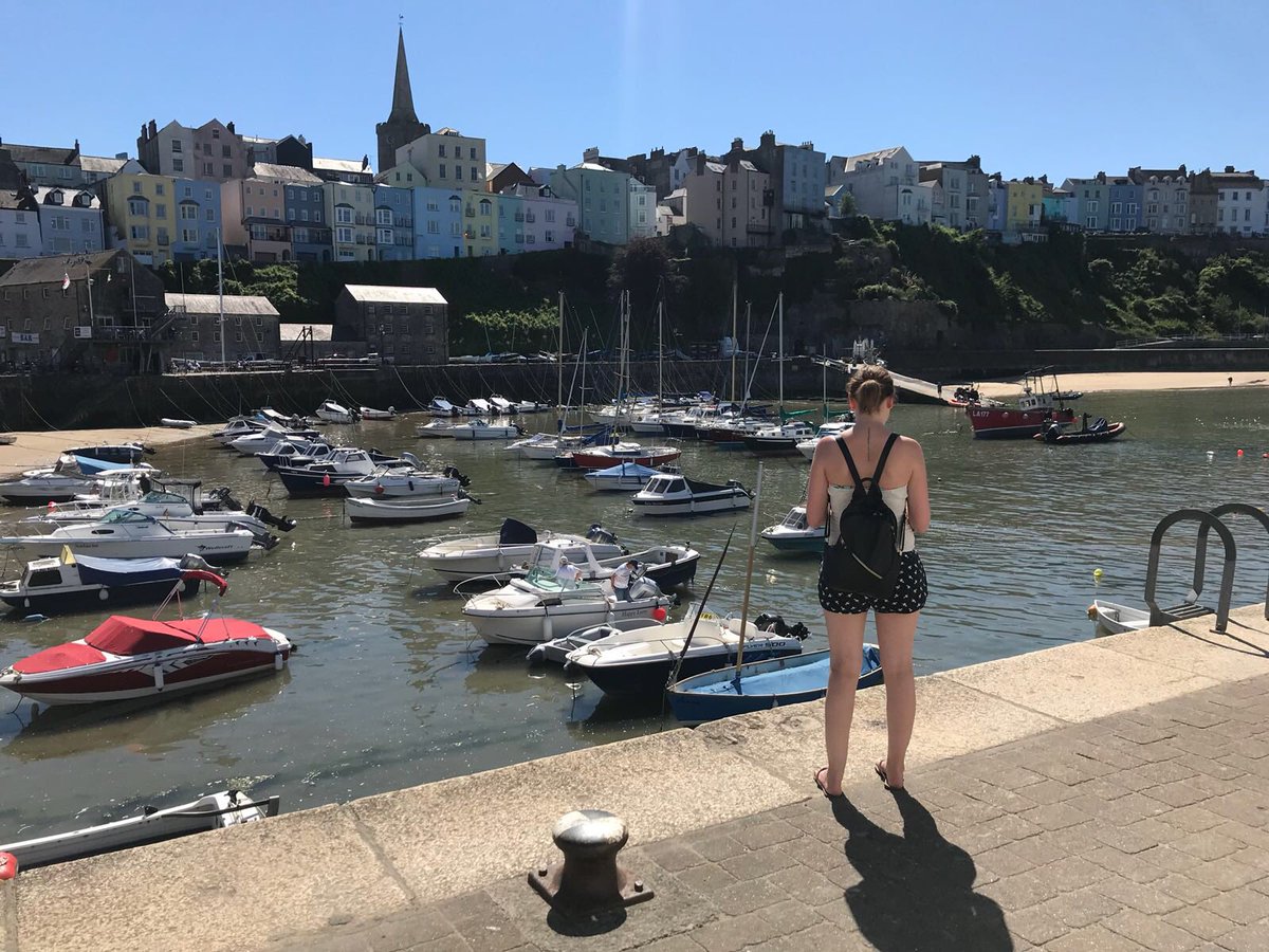 chelnerd's tweet photo. The most beautiful place in Wales 🏴󠁧󠁢󠁷󠁬󠁳󠁿 #tenby #holiday https://t.co/RfViMroc2z
