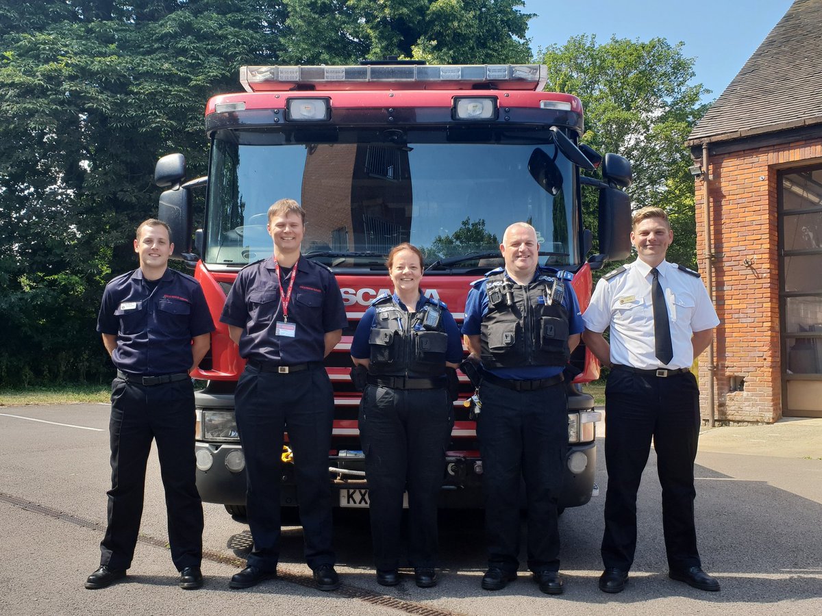 Welcomed our friends from Thames Valley Police to the station today. Was great to discuss upcoming projects, and how we can work together within the community.
@Bucksfire <a href="/tvp_mk/">TVP Milton Keynes</a>