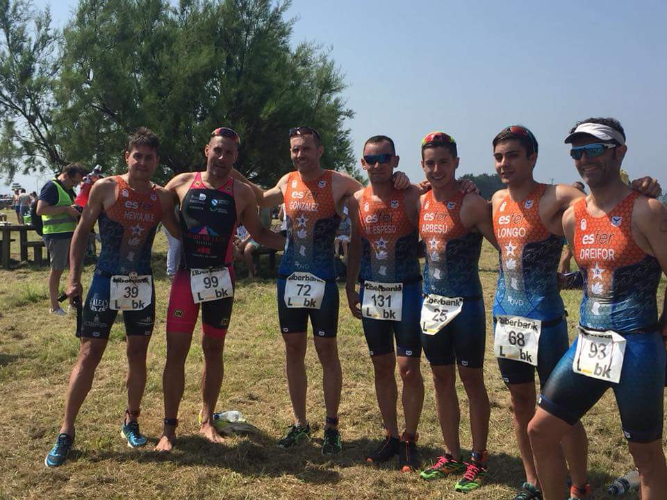 SDEPORTESCAO's tweet photo. @caotriatlon se plantaron en Castropol para participar en el Campeonato de Asturias de Triatlon. No solo se consiguio un podio a nivel de equipo sino que a titulo individual Miguel Arbesu y David Gonzalez consiguieron auparse al cajon del podio en 2º y 3º puesto respectivamente https://t.co/LHNxgVYFX7
