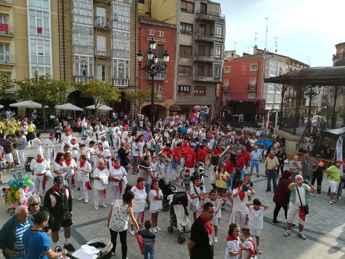 ¡Llega nuestra esperada Batalla del Vino y Haro calienta motores! Buena noche y feliz batalla a tod@s. #haro #harocapitaldelrioja #larioja #lariojaapetece <a href="/haroturismo/">Haro Turismo</a> <a href="/lariojaturismo/">La Rioja Turismo</a> harenses.es/2018/06/28/har…