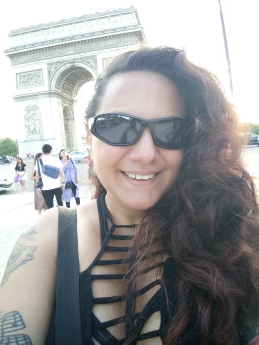 Time for dinner on the champs elysees https://t.co/vWaoWRNzYP<a href="/tag/mvsales"class="tags"><span>#mvsales</span></a>