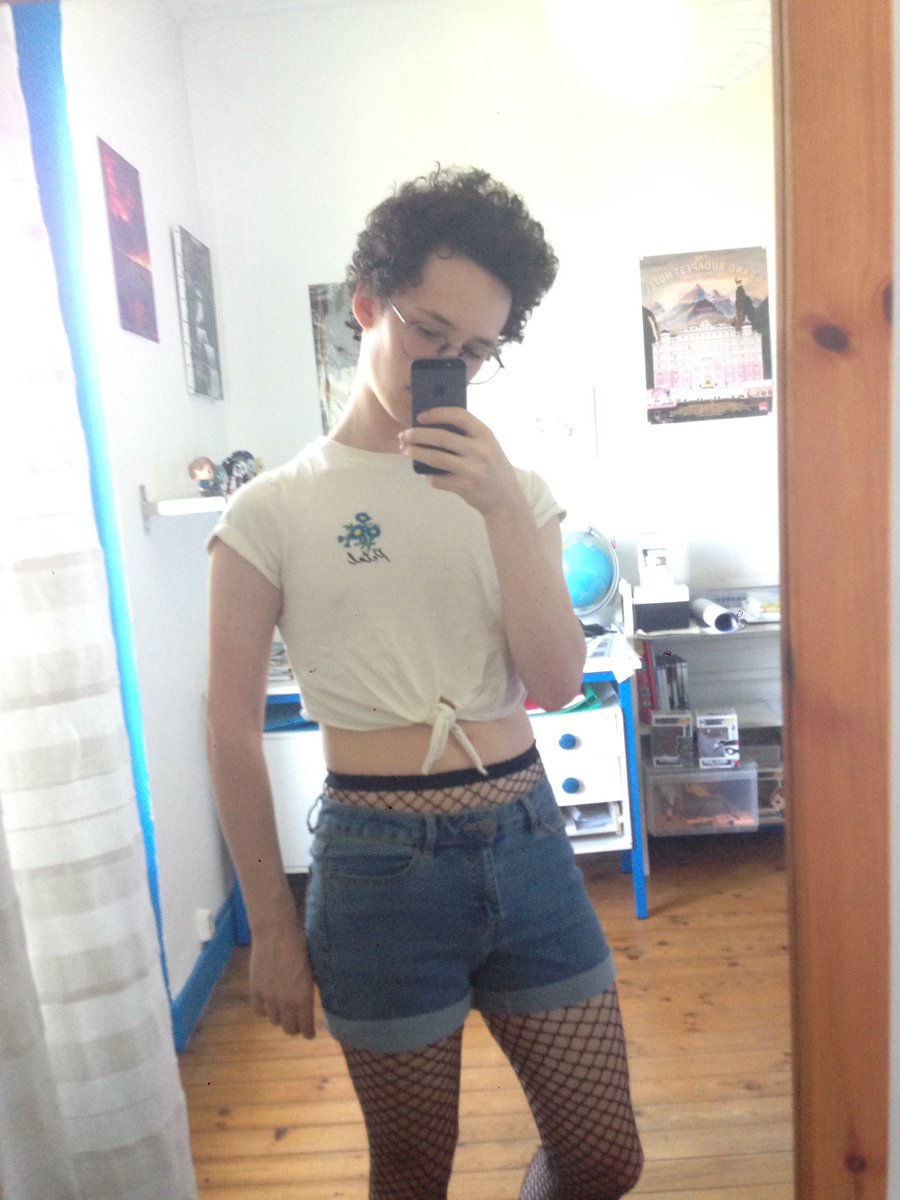 G0THB4MBI's tweet photo. Pride month outfits 🌻#juneisforqueer https://t.co/nXiQORLPkF