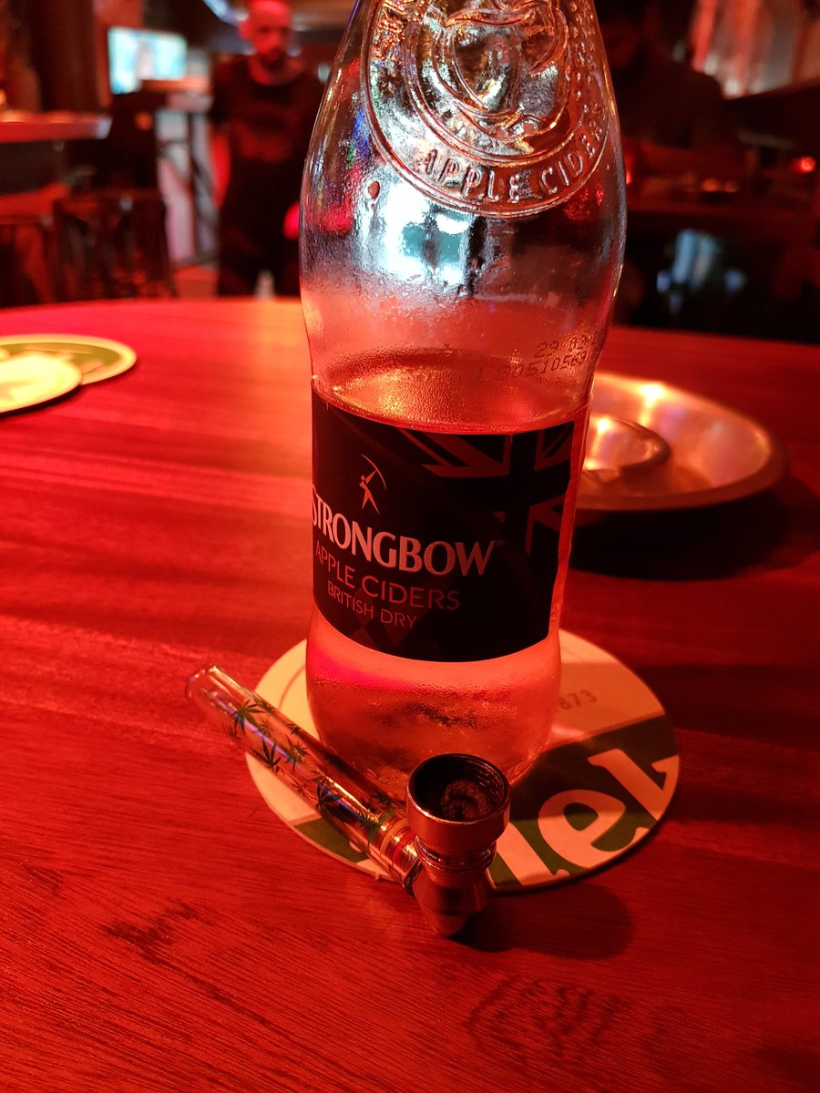 rivikansalainen's tweet image. Normaalia kuppilassa istumista Amsterdamin malliin.
#kannabis #hasis #siideri #neyhteensoppii #amsterdam