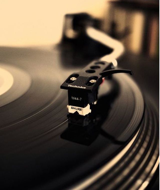 luvnylapp's tweet photo. Quinta é quase sexta-feira! Cite um disco para embalar a chegada do final de semana #justrecords #discos #vinyl #lp #longplay #vitrola #vinyllovers #vinylhunters #luvnyl #discodevinil https://t.co/UqCu5weCjC https://t.co/S8GpU7tBMM