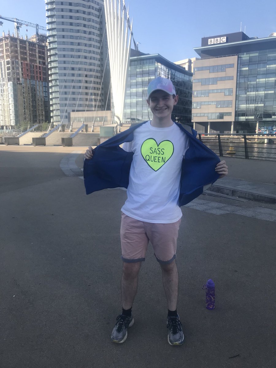 Em5Runner's tweet image. Sass Queen - covering at least 3k himself by dancing around while marshalling 🙈 
Definitely a PB! 
#GreatRunLocal #SalfordQuays