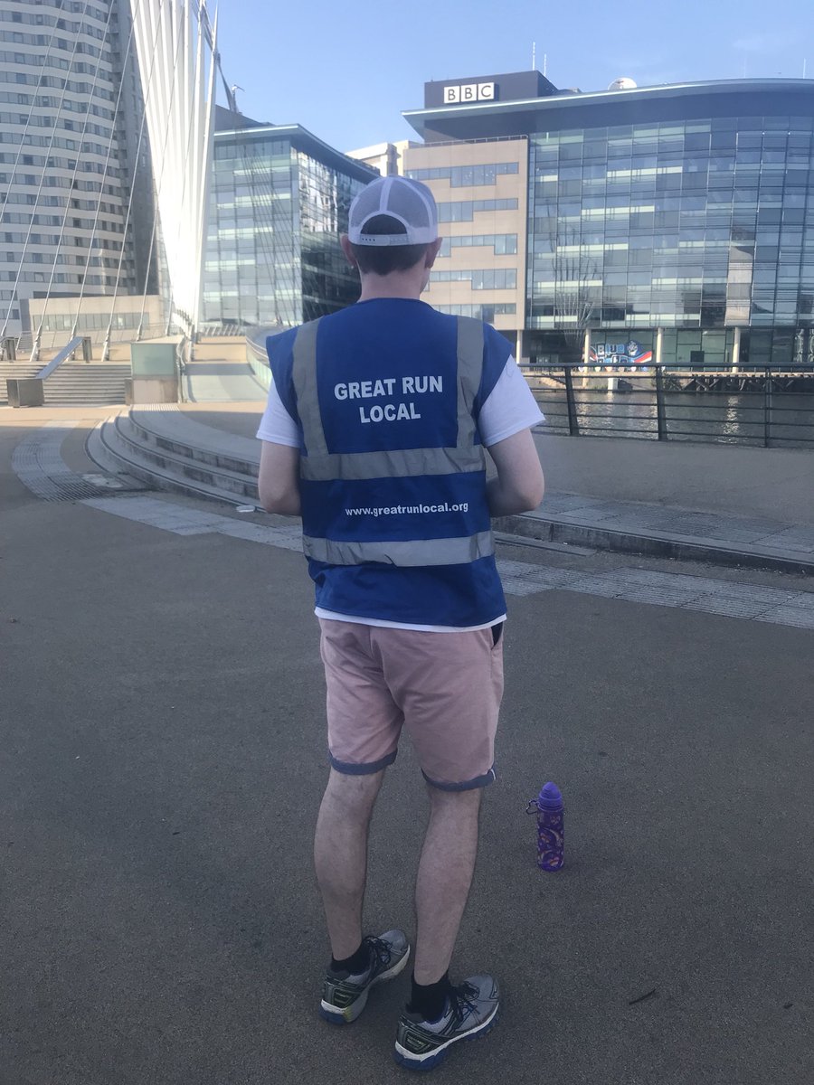 Em5Runner's tweet image. Sass Queen - covering at least 3k himself by dancing around while marshalling 🙈 
Definitely a PB! 
#GreatRunLocal #SalfordQuays