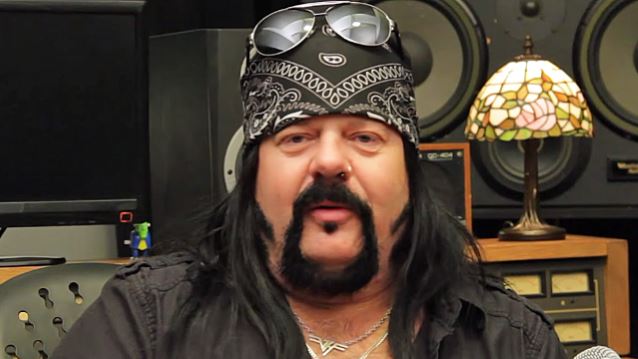 BLABBERMOUTHNET's tweet image. VINNIE PAUL To Be Buried In KISS Casket, Just Like DIMEBAG blabbermouth.net/news/vinnie-pa…