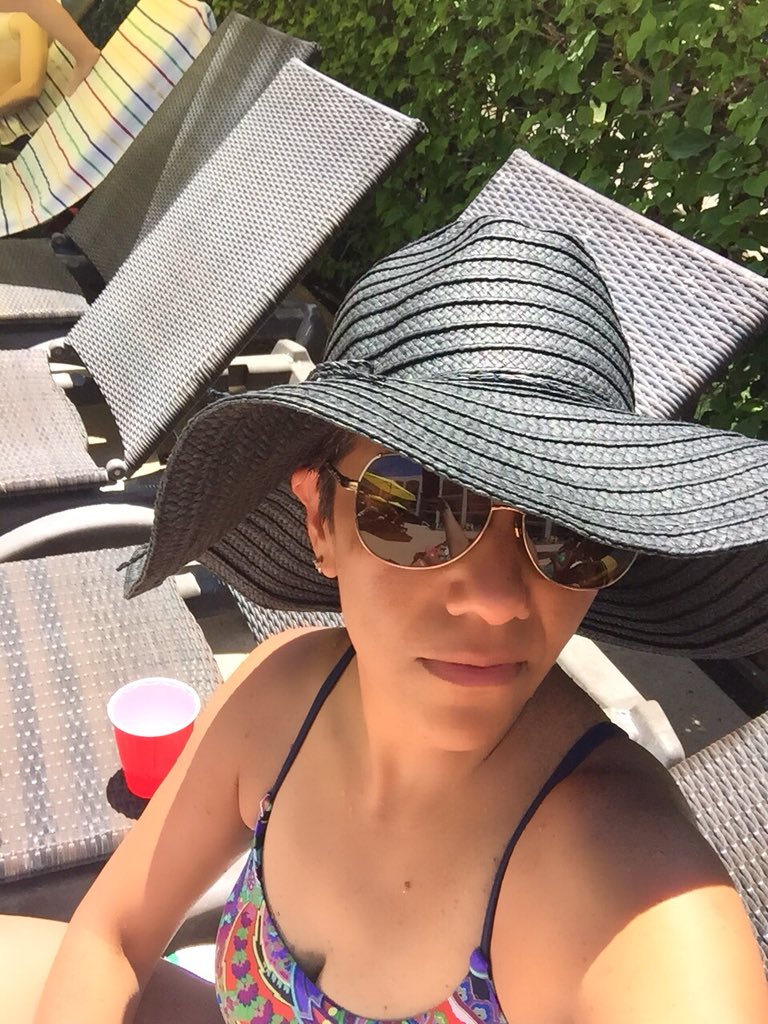 mariaahoward1's tweet photo. Amazing weekend with friends. A little hot, but I’m ready to go back. Palm Springs. #socal #friends #Friendship #grilstrip https://t.co/hkFMeMLPZE