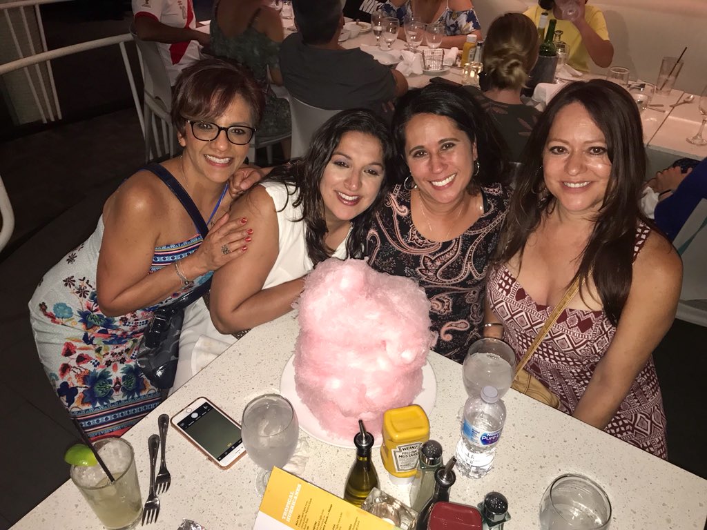 mariaahoward1's tweet photo. Amazing weekend with friends. A little hot, but I’m ready to go back. Palm Springs. #socal #friends #Friendship #grilstrip https://t.co/hkFMeMLPZE