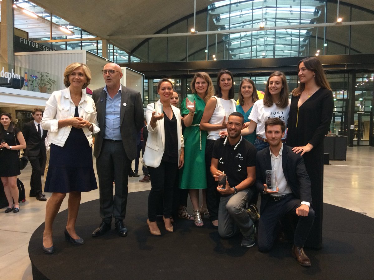 incubateurhec's tweet photo. Félicitations à Fiona Picot #MyHoly , vainqueur de la #Pitchnight CHD & HEC #StationF #HECStationF https://t.co/SH6Pv3I8LJ