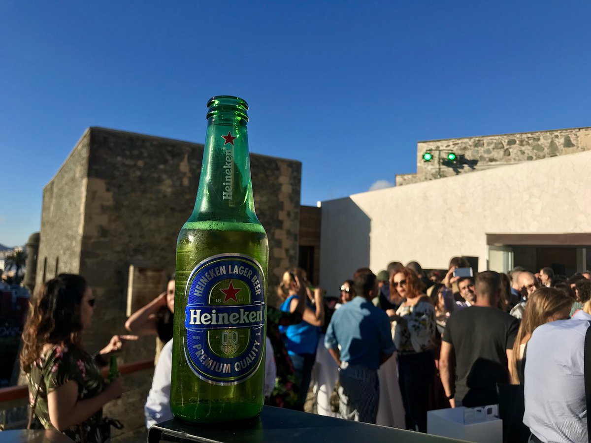 INCABE's tweet photo. Y ahora en #TheInfluentialDay ... momento de #networking entre emprendedores e influencers. ¡Evento top! 💡 #HeinekenCanarias #incabe https://t.co/MXGuPCLksc