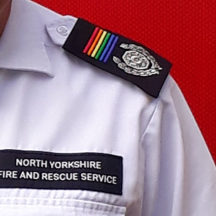 Not bad but what about these worn by @GM_G06 @NorthYorksFire ? @CCLGBTnetwork
These epaulettes are going down a storm at #EGPA2018PARIS @jem7069 @Barney344 @Det_Supt_Wenham #policewithpride