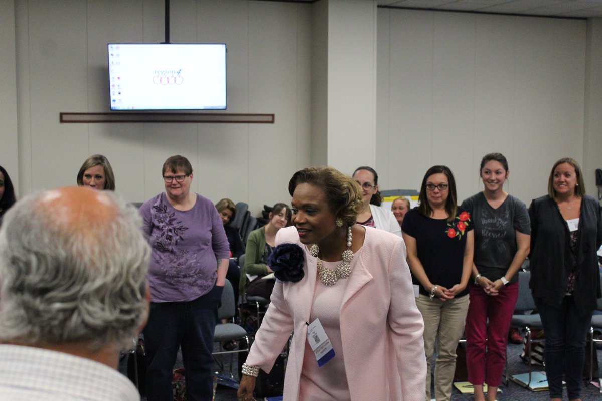 Region4ESC's tweet photo. Dr. Gaye Lang, statewide director for Restorative Discipline Practices @teainfo demonstrates the awesome power of circles to foster community and authentic student voice at all tiers! #PBIS #TrustCircles #TBSCONF https://t.co/r1ZTVIbpdA