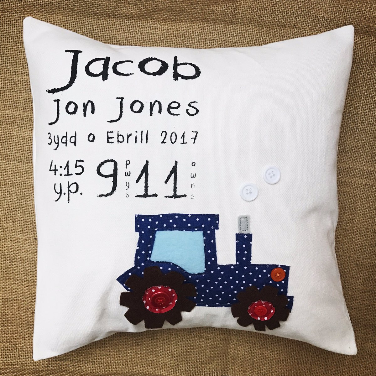 Tractors tractors tractors! 🚜🚜🚜
.
.
#tractor #tractorcushion #tractorbanner #personalisedcushion #personalisedbanner #boysbedroomideas #nurserydecor #nursery #handprinted #screenprinting