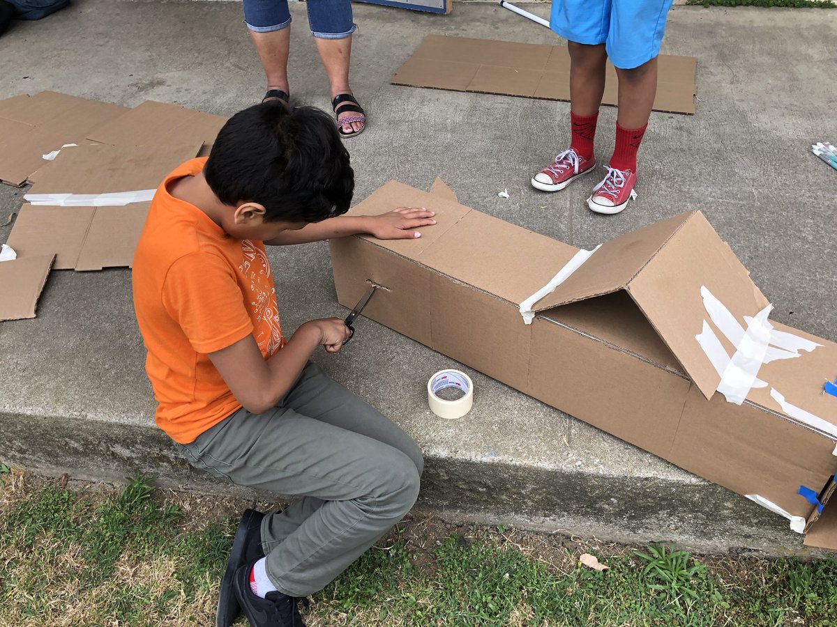MorganCuico's tweet image. Cardboard engineering with DHH kids @cabrillomiddle #extendedschoolyear #cardboardengineering #deafpride