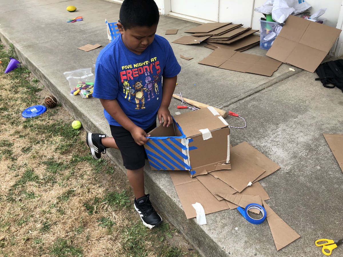 MorganCuico's tweet image. Cardboard engineering with DHH kids @cabrillomiddle #extendedschoolyear #cardboardengineering #deafpride