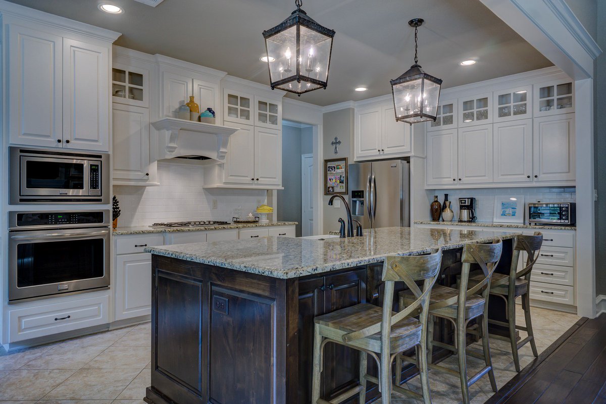 1stORLHandyman's tweet photo. Looking to update your lighting, add a ceiling fan, or just some general electrical maintenance? 1st Orlando Handyman can be your electrical specialist that can do the job with safety and reliability. https://t.co/CQpJ2OWhvp #lighting #electricalmaintenance https://t.co/oPBkj8otdl