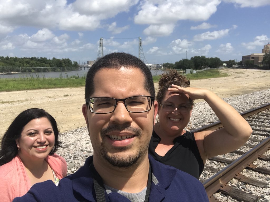 PhaedraJackson's tweet photo. Lead4ward workshop on this beautiful day in Beaumont! #process @HerlindaMinor1 @BarrettElemCISD @CrosbyElem @CharlesRDrewES @marygill13 https://t.co/zbpJDvOvbq
