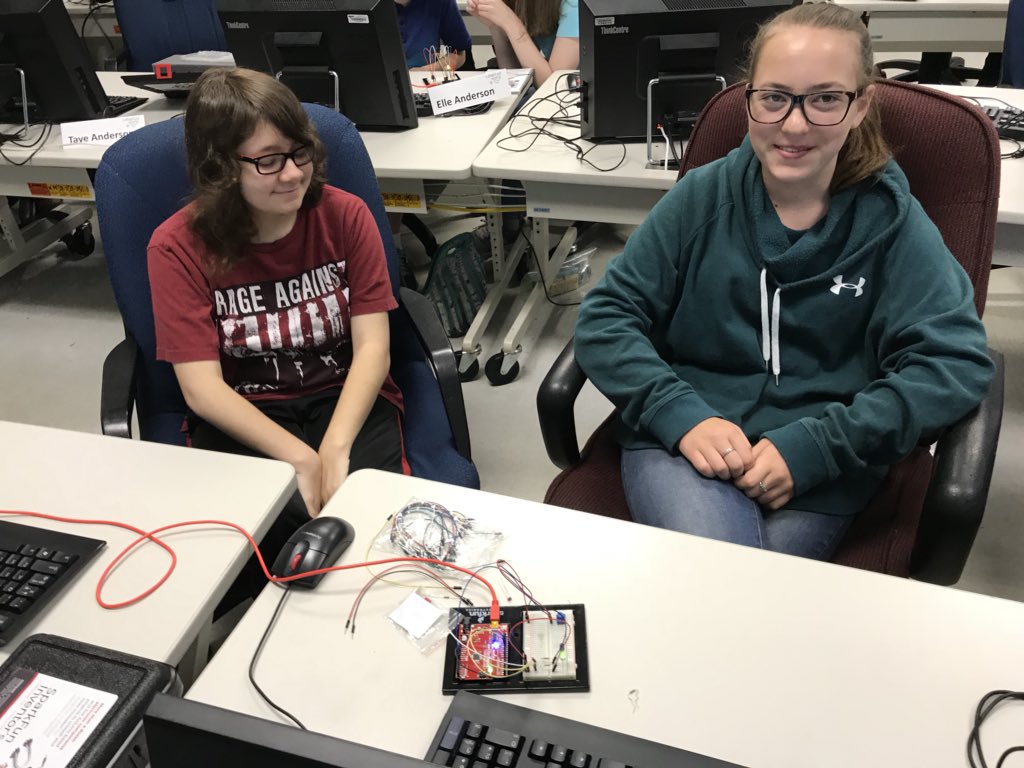 DrHines84's tweet image. Creating colors with RGB LEDs, potentiometers, and photoresistors #redgreenblue #createwithcode @RuthWorksTN