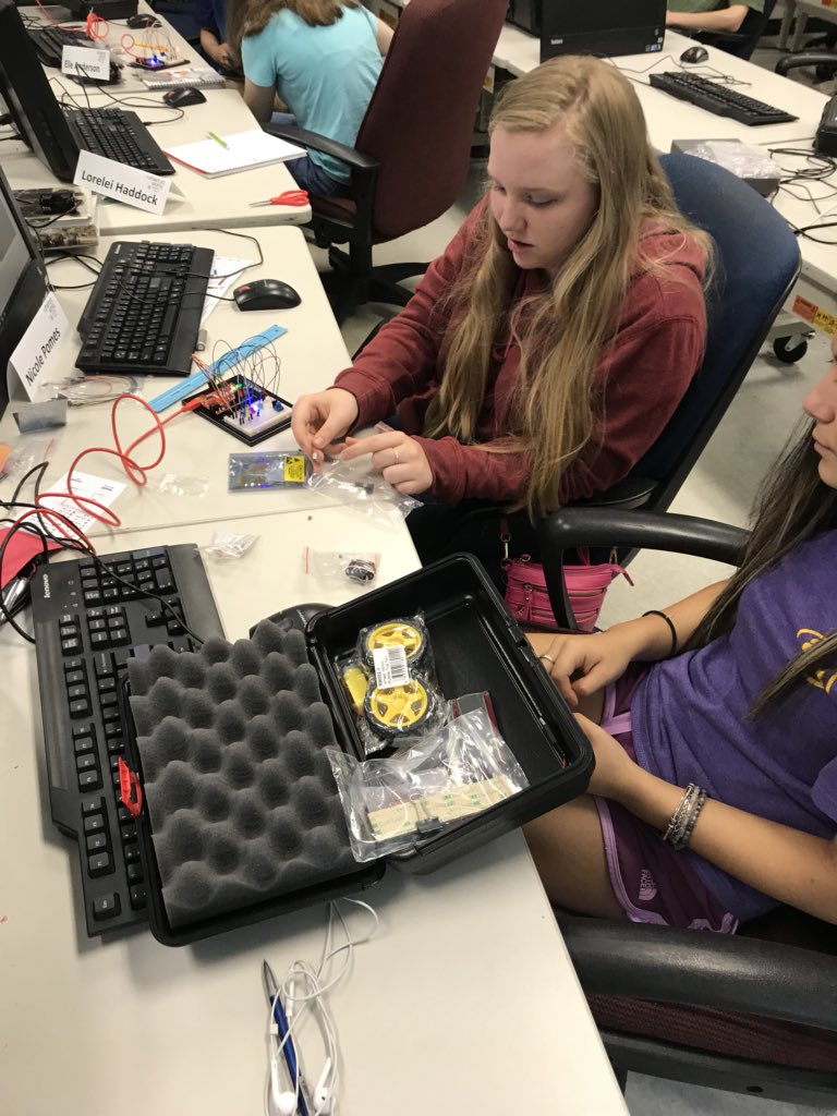 DrHines84's tweet image. Creating colors with RGB LEDs, potentiometers, and photoresistors #redgreenblue #createwithcode @RuthWorksTN