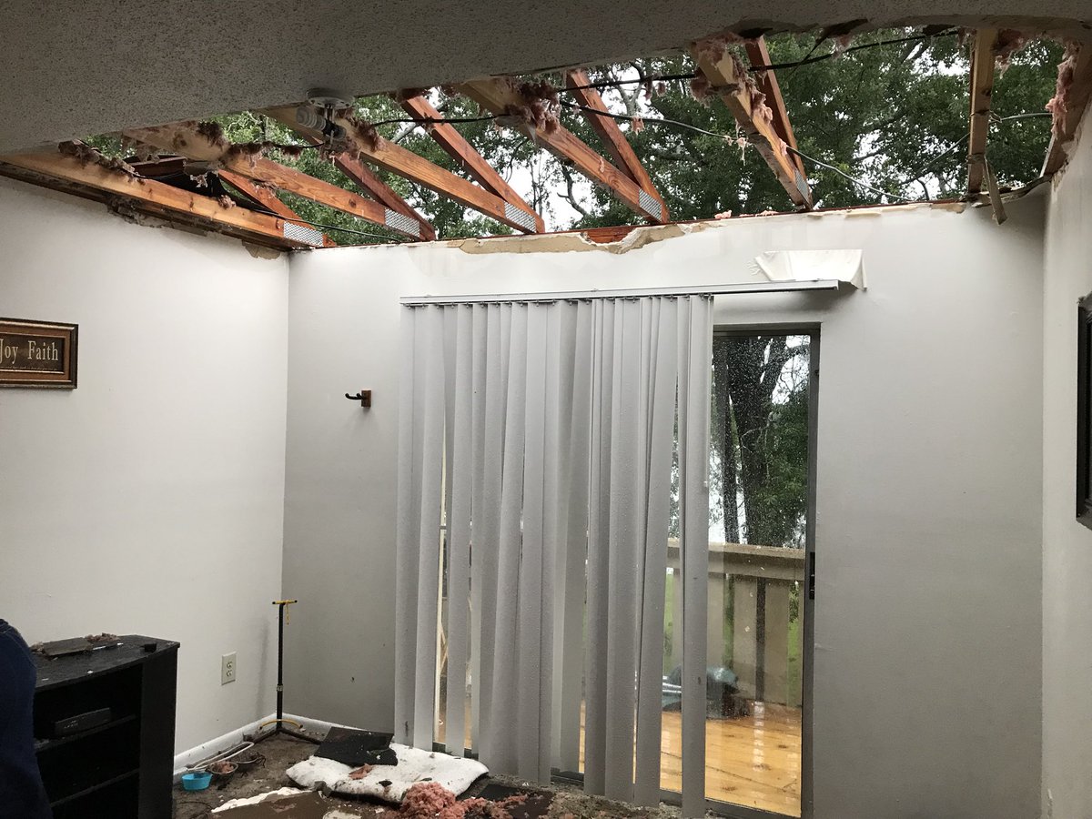 JROD_406's tweet photo. Riverside Fire And Rescue along with Riverside Police Department on scene at Riverbend Apartment complex with partial roof missing in two units. No injuries reported. @spann @WBRCweather #RiversideAL https://t.co/s2XybPkO9S
